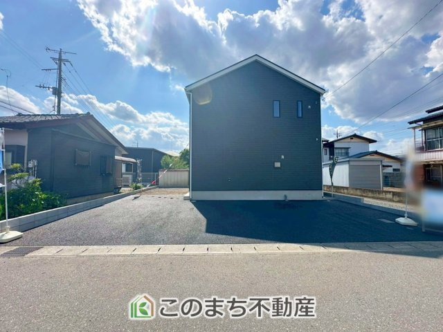 CRADLEGARDEN真岡市長田第23の駐車場|お車並列３台分ご用意しております♪
