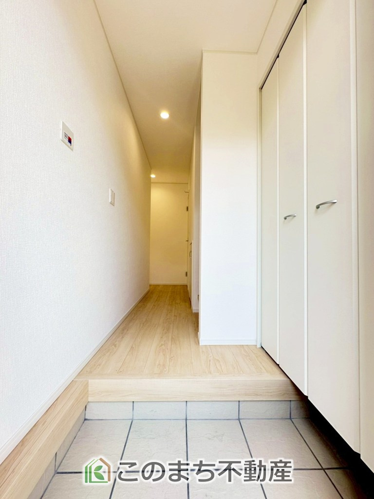 CRADLEGARDEN真岡市長田第23の玄関|大きなシューズボックスを完備しております！玄関スペースを有効に活用できますね！
