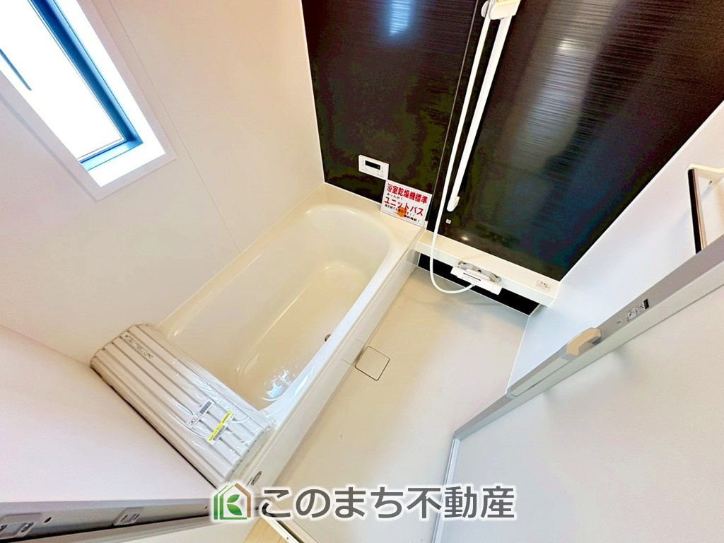 CRADLEGARDEN真岡市長田第23の浴室|"ゆったり１坪バスには換気・乾燥・暖房機能付き！！
大人も足を伸ばせるゆったり浴槽！！
ご家族皆さんで入っても、一人でゆっくり入っても一日の疲れを癒してくれるお風呂です！！"

