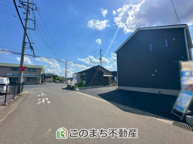 CRADLEGARDEN真岡市長田第23の前面道路含む現地写真|前面道路は広々としてます！運転が苦手な方でもお車の出し入れ簡単で安心です☆
