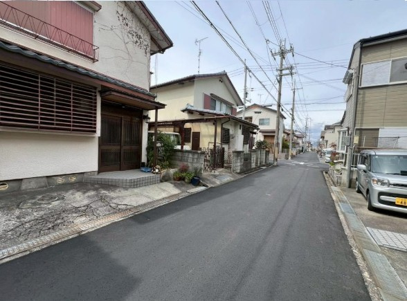 野洲市栄　売土地の前面道路含む現地写真
