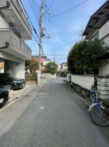 寝屋川市石津中町の前面道路含む現地写真