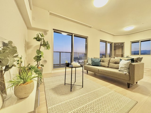 ルネヒューマンズガーデンパラディオB棟の居間・リビング