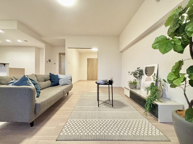 ルネヒューマンズガーデンパラディオB棟の居間・リビング|使いやすいリビングです