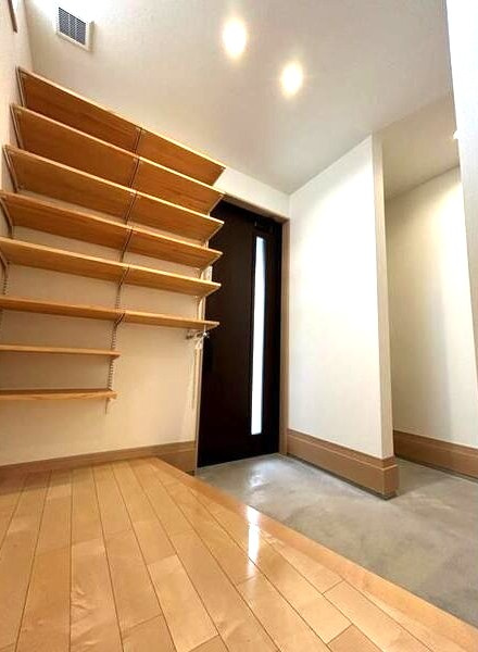 片坂町２丁目戸建の玄関