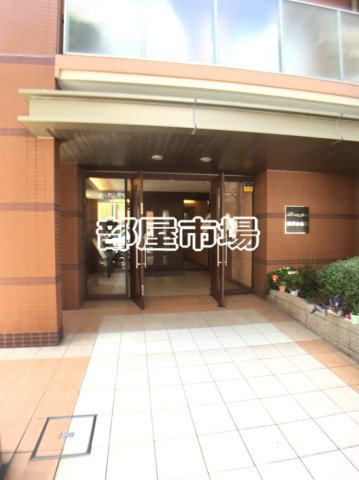 ライジングプレイス浅草参番館のエントランス