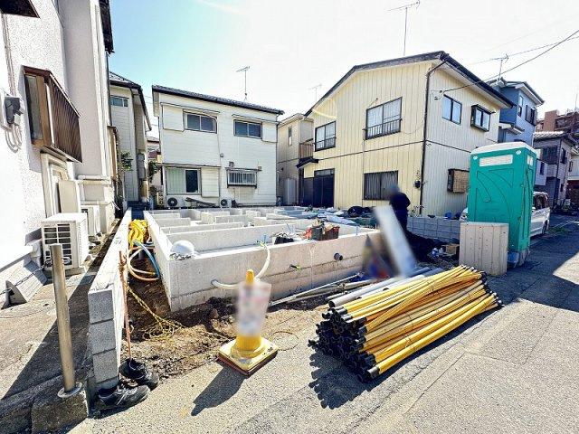 【外観】 | 朝霞市宮戸2丁目　新築一戸建住宅　全1棟　(丸井志木店) | 現地（2026年4月）撮影／ビッグ・エー徒歩1分、毎日の買い物に便利な立地