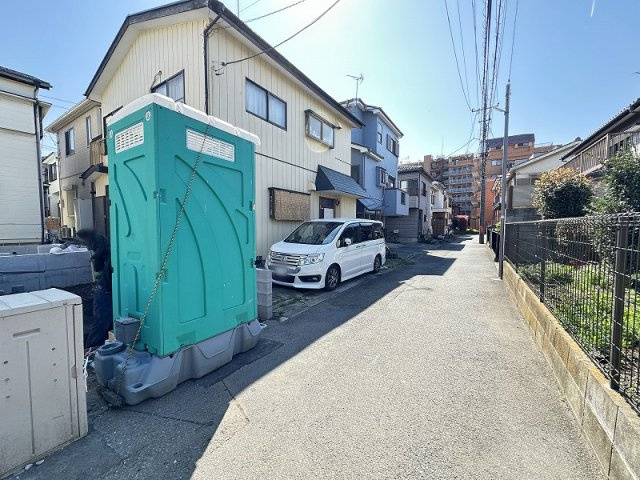 【前面道路含む現地写真】 | 朝霞市宮戸2丁目　新築一戸建住宅　全1棟　(丸井志木店) | 現地（2026年4月）撮影／落ち着いた住環境の新築戸建て