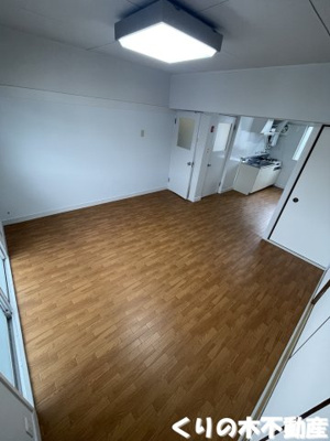 【居間・リビング】 | ヴィラナリー今治2号棟 | 同タイプのお部屋です（現況を優先します）