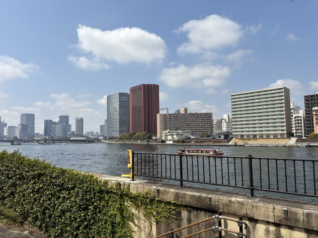隣接地の隅田川があります。