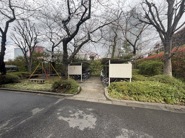 敷地内屋根付き駐輪場