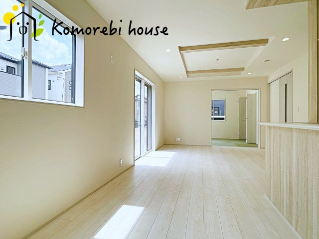 【大宮　East Terrace】さいたま市見沼区大谷　新築一戸建て　ブルーミングガーデン　02の居間・リビング|ゆったり過ごせる居間です
