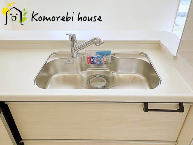 【大宮　East Terrace】さいたま市見沼区大谷　新築一戸建て　ブルーミングガーデン　02のキッチン|きれいなキッチンです