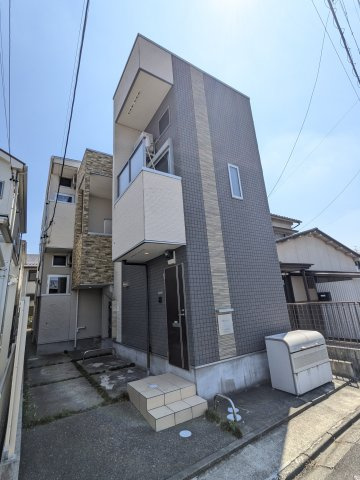 サダルスウドの外観