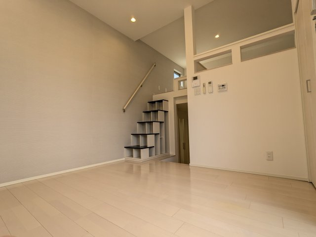 サダルスウドの洋室