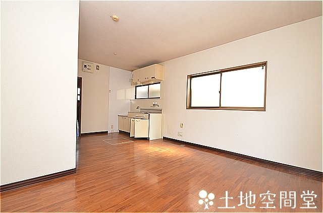 猪熊２丁目テラスハウスの居間・リビング