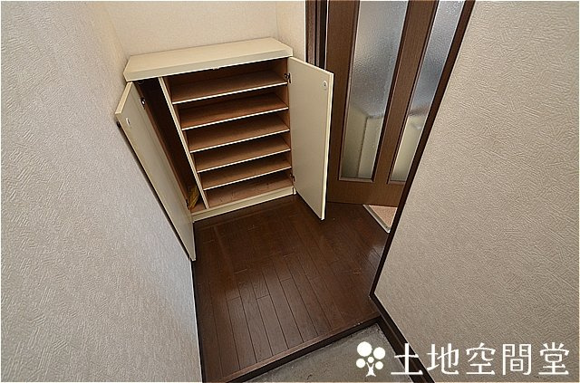 ＹＭＭビルの玄関