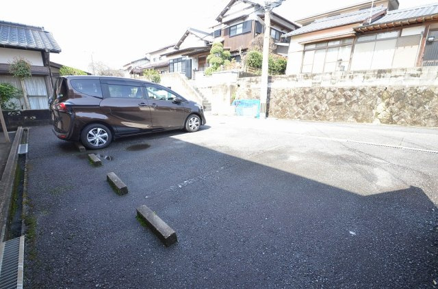 ハイツベルヴューの駐車場|駐車場1台無料