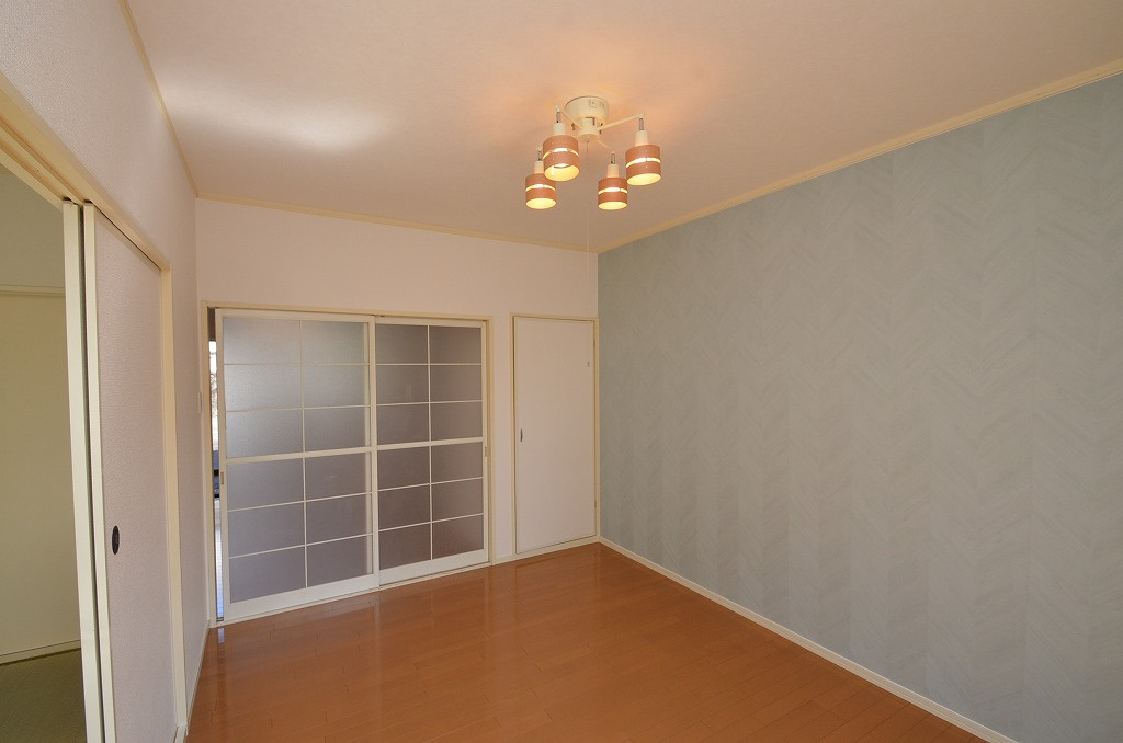 ハイツベルヴューの洋室