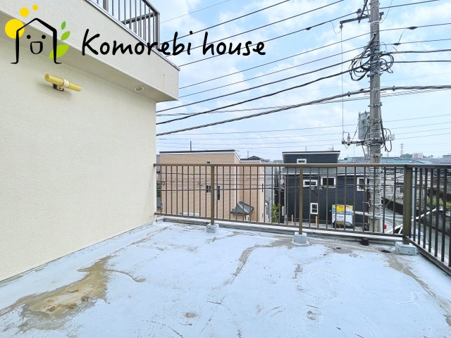 見沼区大和田町　中古一戸建てのバルコニー|お洗濯にも便利なバルコニー付き