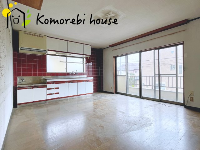 見沼区大和田町　中古一戸建ての居間・リビング|使いやすいリビングです