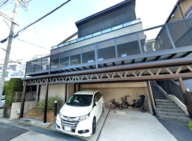 南ケ丘１丁目戸建の駐車場