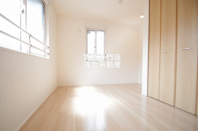 【寝室】 | メゾン ボナールA | 使い勝手のいい明るいお部屋