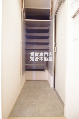 【玄関】 | メゾン ボナールA | 便利な天井高シューズ収納