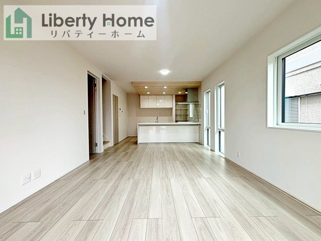 牛久市南7丁目　新築戸建　2号棟の居間・リビング