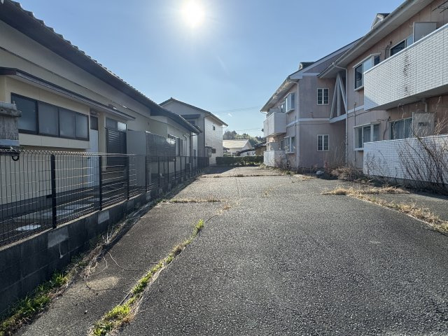 想定年間賃料411.6万　想定利回り26.55％　木造の駐車場