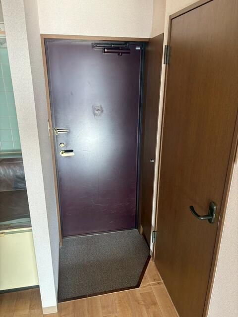 ドミール板橋本町の玄関