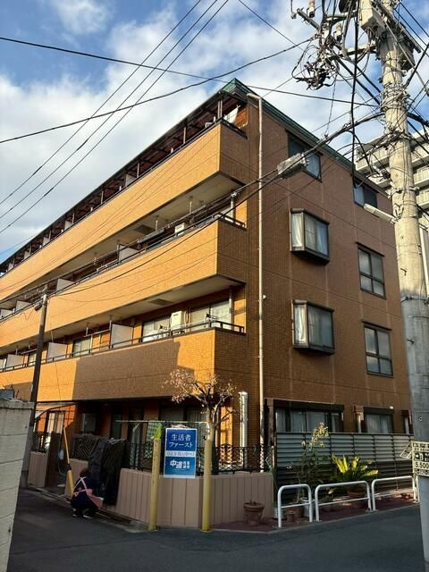 ドミール板橋本町の外観