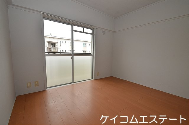 ヴィラナリー中間Ⅱ　２号棟の洋室