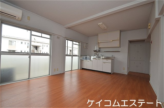 ヴィラナリー中間Ⅱ　２号棟の居間・リビング