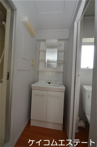 ヴィラナリー中間Ⅱ　２号棟の独立洗面台