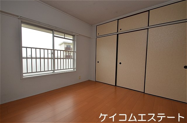 ヴィラナリー中間Ⅱ　２号棟の居間・リビング