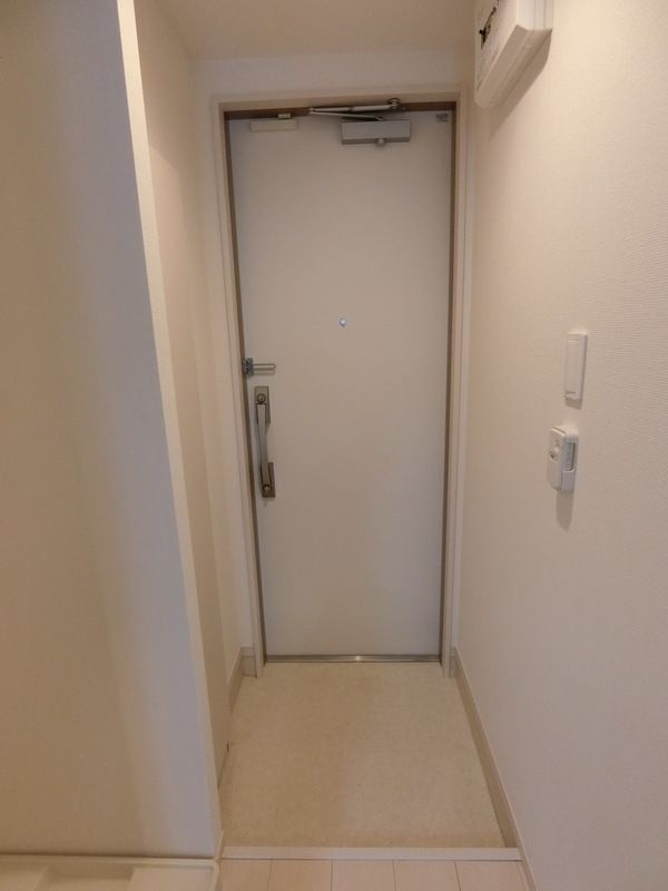 リブリ・ラフィーネ国立の玄関