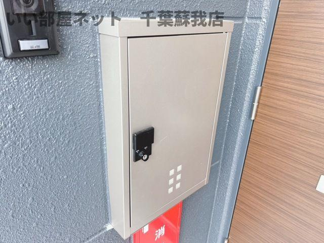 グランデ　ヴィラージュのエントランス|宅配ボックスがあると、自分の時間を有効活用できますね！
同メーカー施工　イメージ画像です