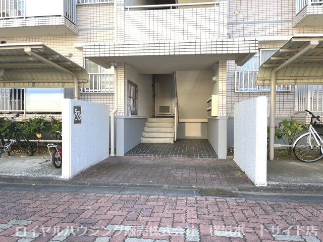 【エントランス】