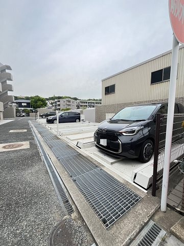 ロイヤルシャトー門戸の駐車場