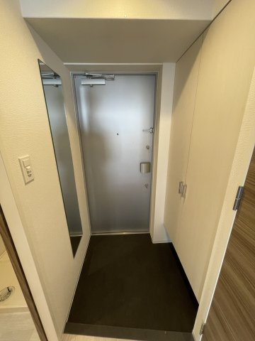 スワンズシティ神戸湊川Ⅱの玄関