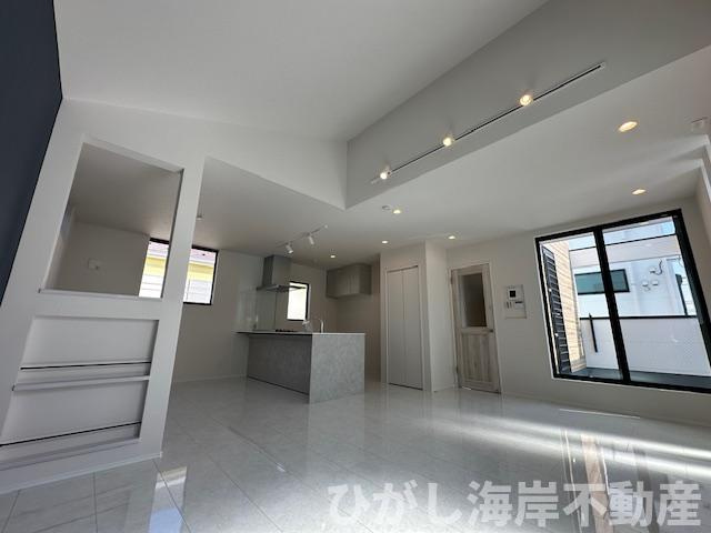 茅ヶ崎市東海岸南3丁目　新築戸建　全3棟の居間・リビング|20.1帖　床暖房付LDK