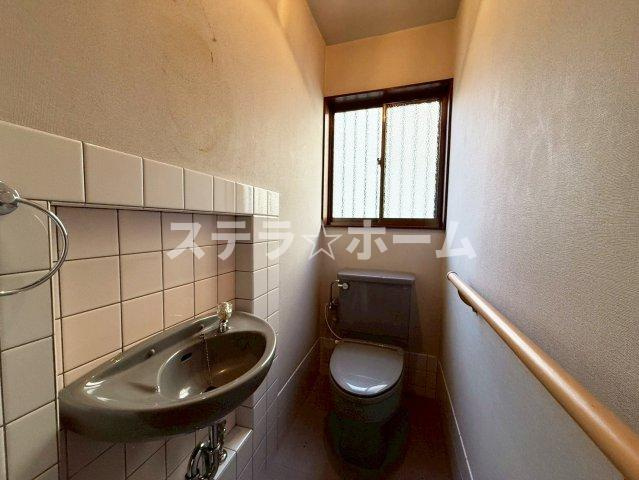 東三国2 中古戸建のトイレ|コンパクトで使いやすいトイレです