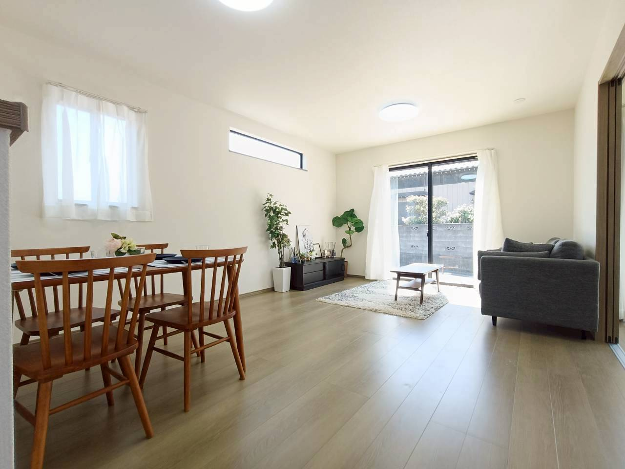 八潮市　南川崎　新築戸建　全1棟の居間・リビング|陽当り良好なリビング家族みんなが爽やかに健やかに過ごせます