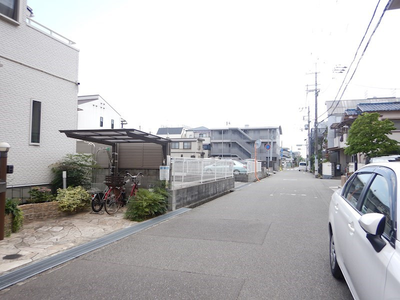 ラ・シャトーサンクの周辺|前面道路