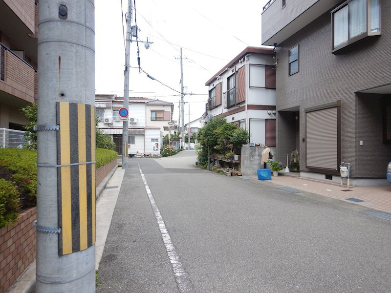 ラ・シャトーサンクの周辺|前面道路