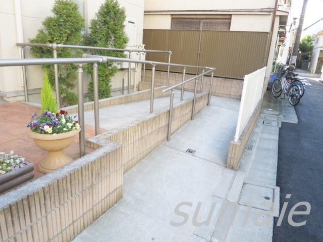 Ｋ’ｓレジデンスのその他共用部分|ベビーカーも使いやすいスロープございます☆