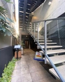 芥川町１丁目店舗のエントランス