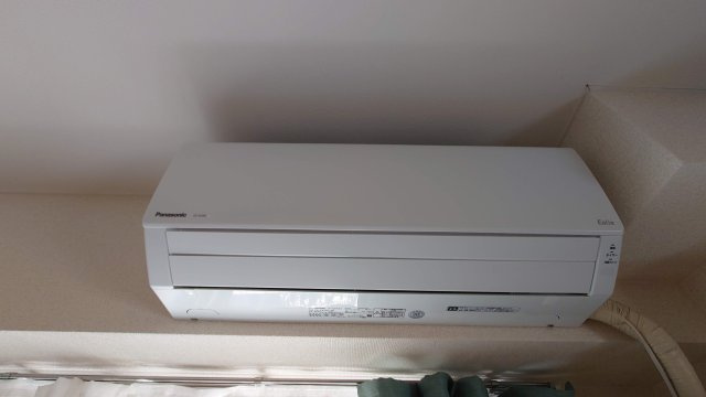 退去前につき、別部屋（同間取りの反転タイプ）の参考写真となります。