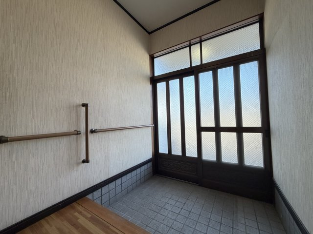 半田市亀崎町5丁目の玄関